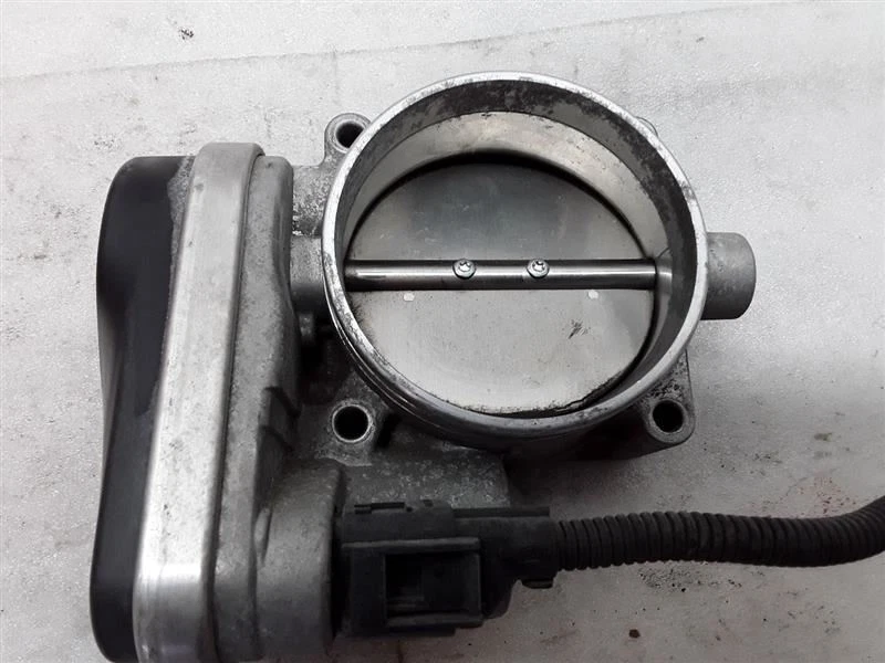 13547535308-02 carrocería del acelerador BMW 650i Z-7P 2006 Foto 2 de 4