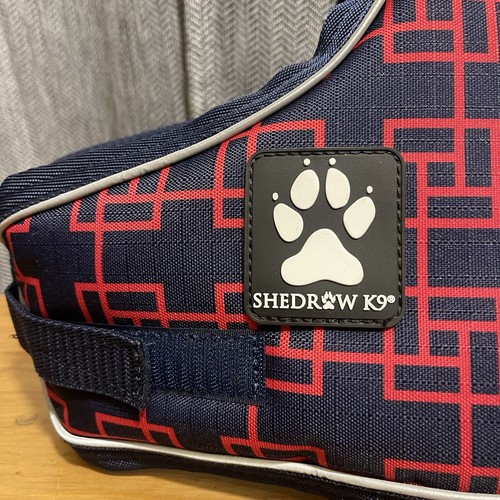 Shedrow K9 Glacier Cappotto per Cani Plaid Rosso Blu M Nuovo Senza Etichette Giacca CALDO - Foto 2 di 12