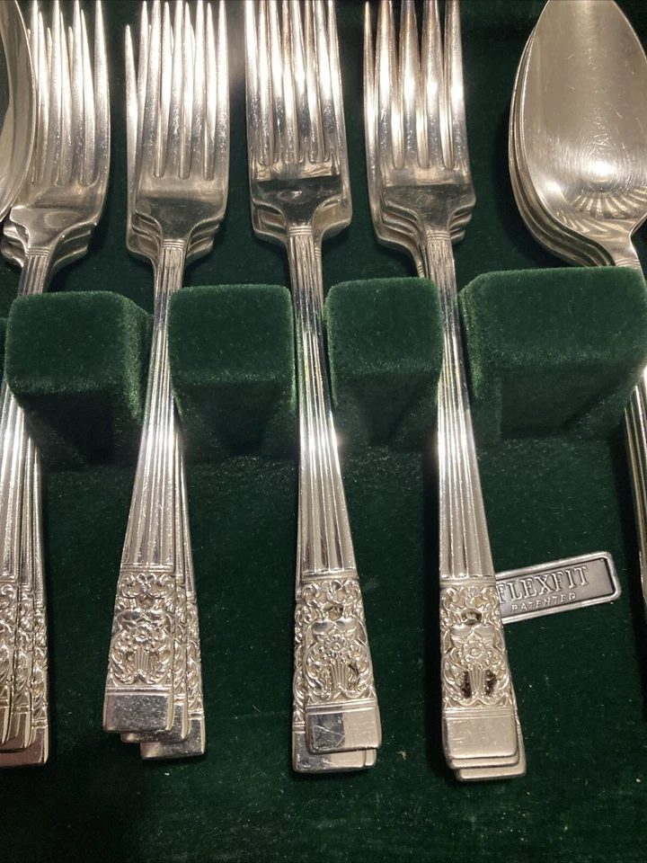 Cantimplora de cubiertos Oneida Super Stainless Community Plate - Sirve 6 - COMPLETA Foto 4 de 4