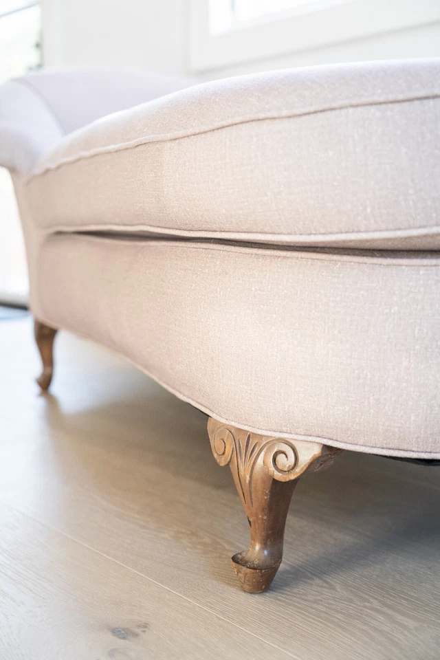 Chaise vintage recién retapizada hecha a mano por diseñador  Foto 4 de 4