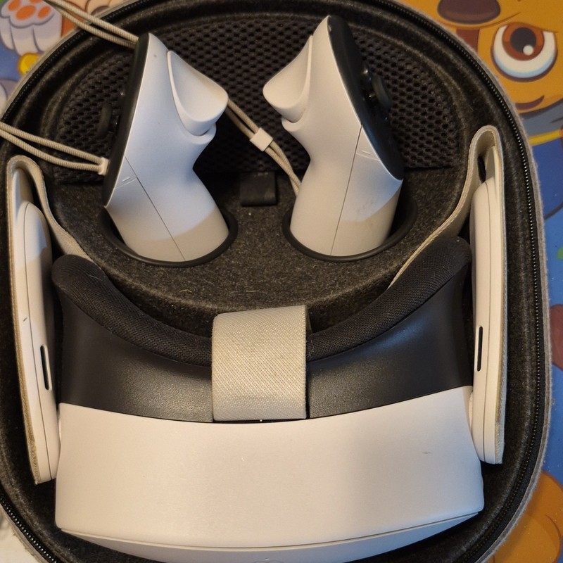 Meta Quest 2 Standalone VR Headset, White, 2 Controllers & Carrying Case