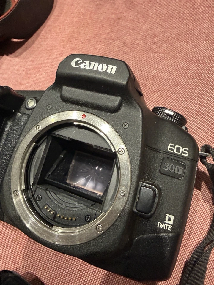 Canon EOS 30V Date 35mm SLR Film Camera Body with Eye Control - Image 2 of 4