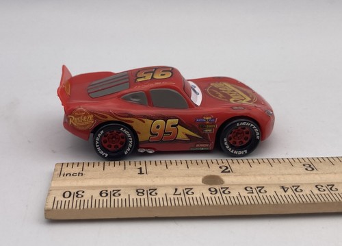 Disney Cars 3 Pistoni Coppa Racer LIGHTNING McQUEEN Rosso 95 Plastica 3" Auto da Corsa - Foto 4 di 5