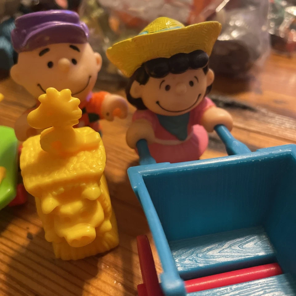 Peanuts Charlie Brown Snoopy Hardees Kids Meal Toys Plus extra Parts  80s - Image 2 of 4