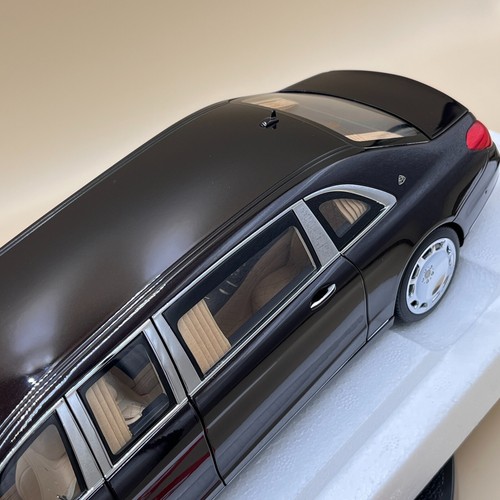 AUTOart 1/18 Mercedes-Maybach S 600 Pullman Dark Red Metallic S600 S-Class 76299 - Picture 4 of 17