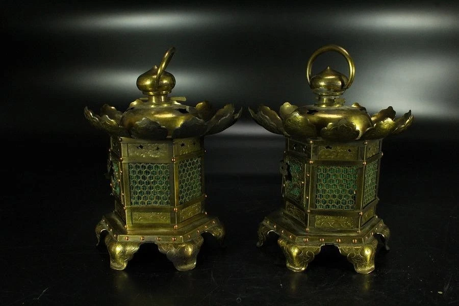 Paire de lanternes suspendues bouddhistes japonaises en bronze doré en excell... - Photo 2/4