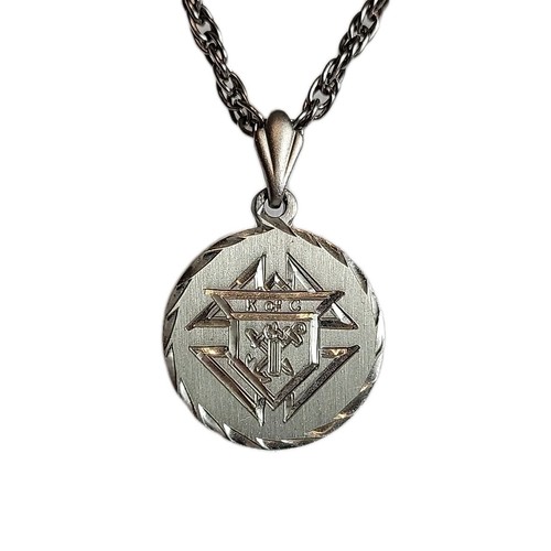 Dije colgante con emblema de caballeros de Colón de peltre con cadena tono plata de 18" - Imagen 4 de 7
