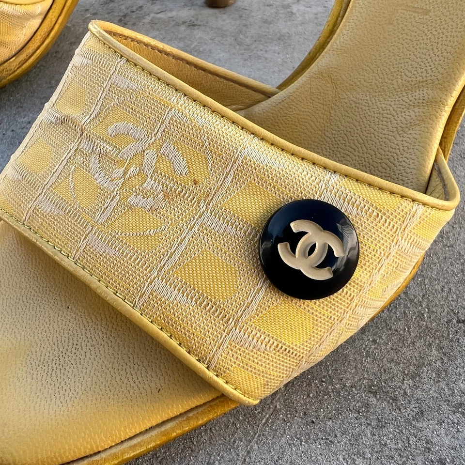 Chanel | Authentic Vintage Yellow Canvas CC Logo Black CC Button Mules (34.5) - Image 4 of 4