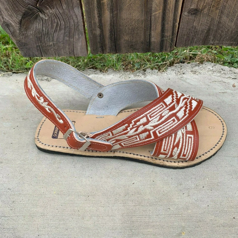 SANDALIAS MEXICANAS DE CUERO BORDADAS HURACHE CRUZADO BORDADO MEXICANO PARA HOMBRE Foto 3 de 4
