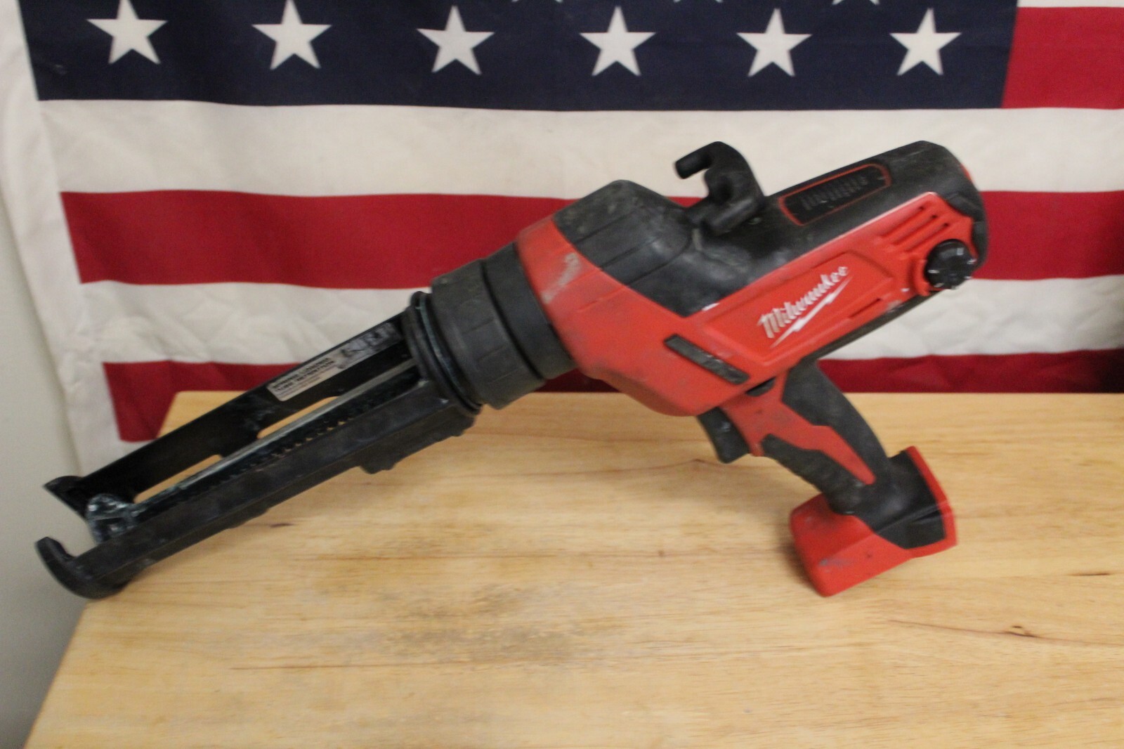 Milwaukee Caulk And Adhesive Gun M18 Model 264020 Tool Only. 168 eBay