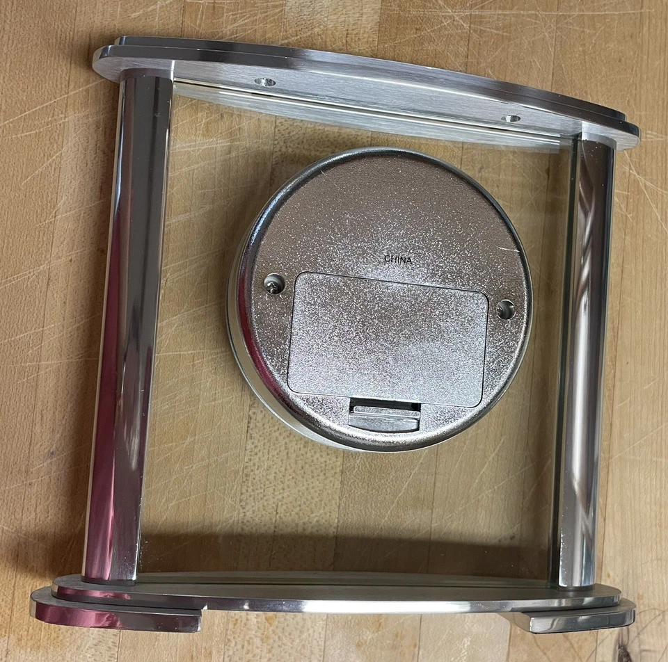 RELOJ DE MESA HOWARD MILLER - "GLENMONT" - Modelo #645774 - Plata/Vidrio Foto 4 de 4