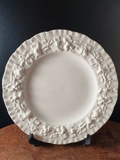 Wedgwood of Etruria & Barlaston Embossed Queen's Ware Dinner Plate England 26cm