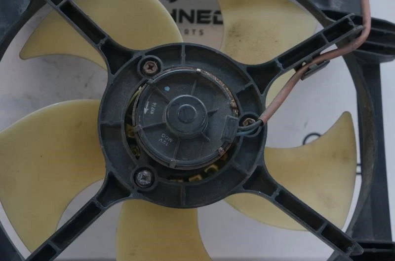 Conjunto de motor ventilador de refrigeración condensador Subaru Outback 2010 2,5 L 73310AG04A OEM Foto 4 de 4