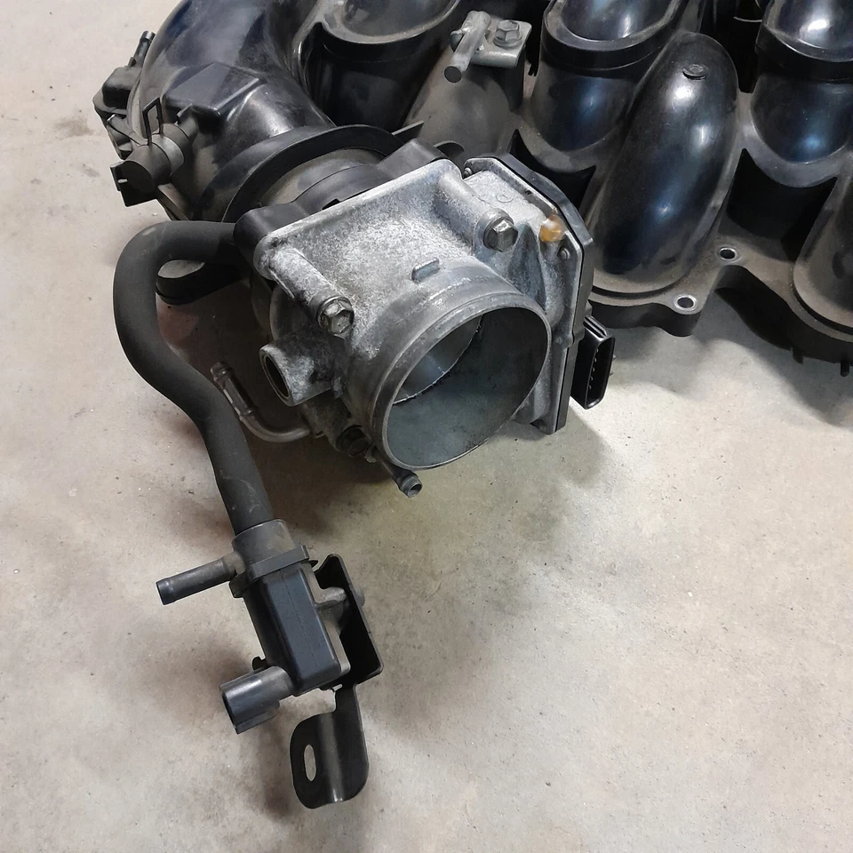 2006 LEXUS GS300 GS 300 UPPER Intake Manifold w Throttle Body 06 OEM - Image 3 of 4
