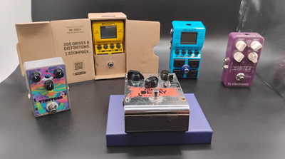 Lot Of 5 Effect Guitar Pedals- Zoom, TC, Akai, Flow - Chorus, Delay, Distortion