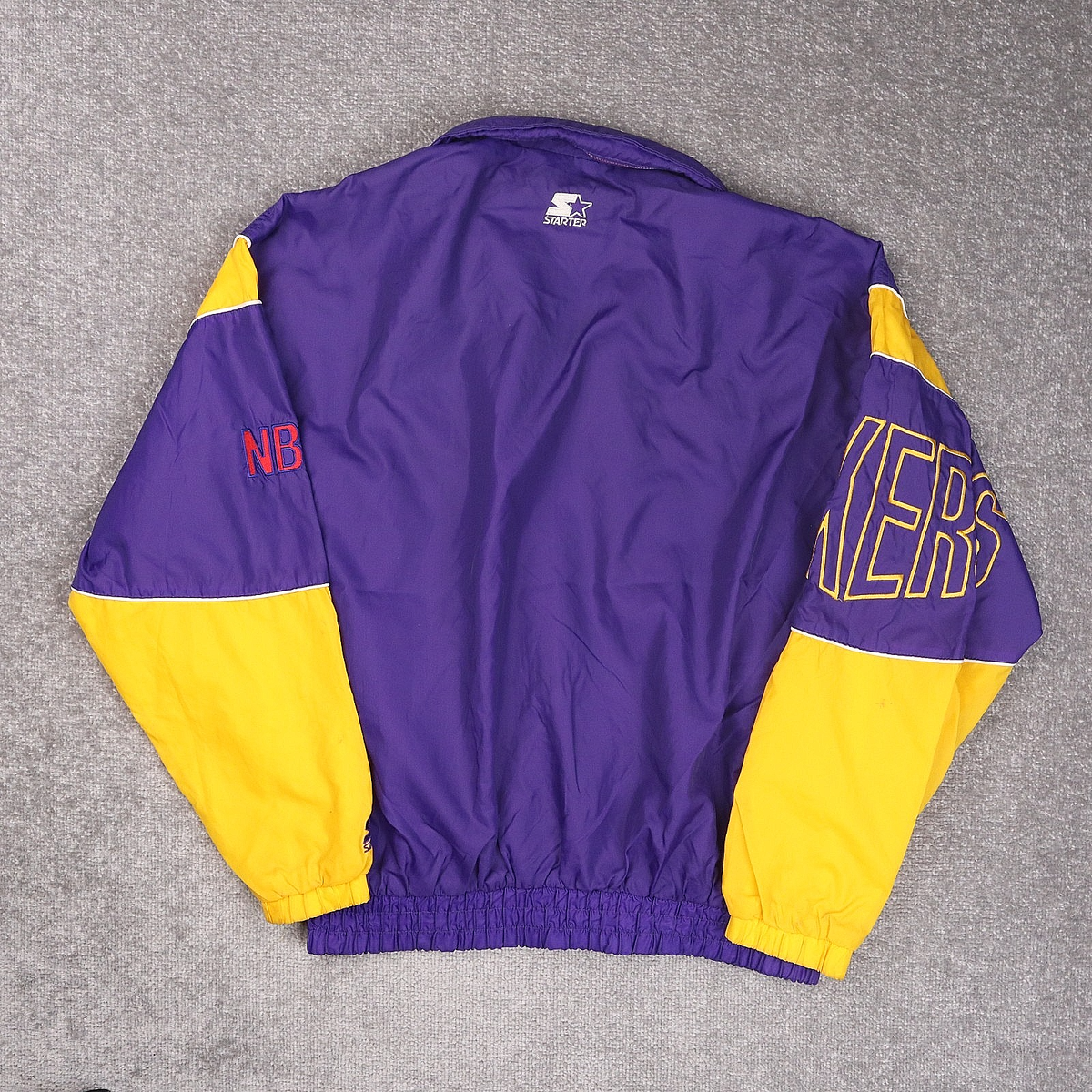 k,出品　LAKERS　ナイロンジャケット　厚手　ストリート　ヒップホップ 新品】LAKERSナイロンジャケット厚手ストリートヒップホップ古着