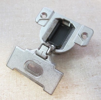 NEW Blum COMPACT 110° Hinge 30.310-11.02 w/ 130.213-01.22 Face Frame Wrap Plate