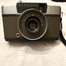 Olympus PEN-EE 35mm Half Frame Fixed Focus Film Camera Silver/Black w/ Case