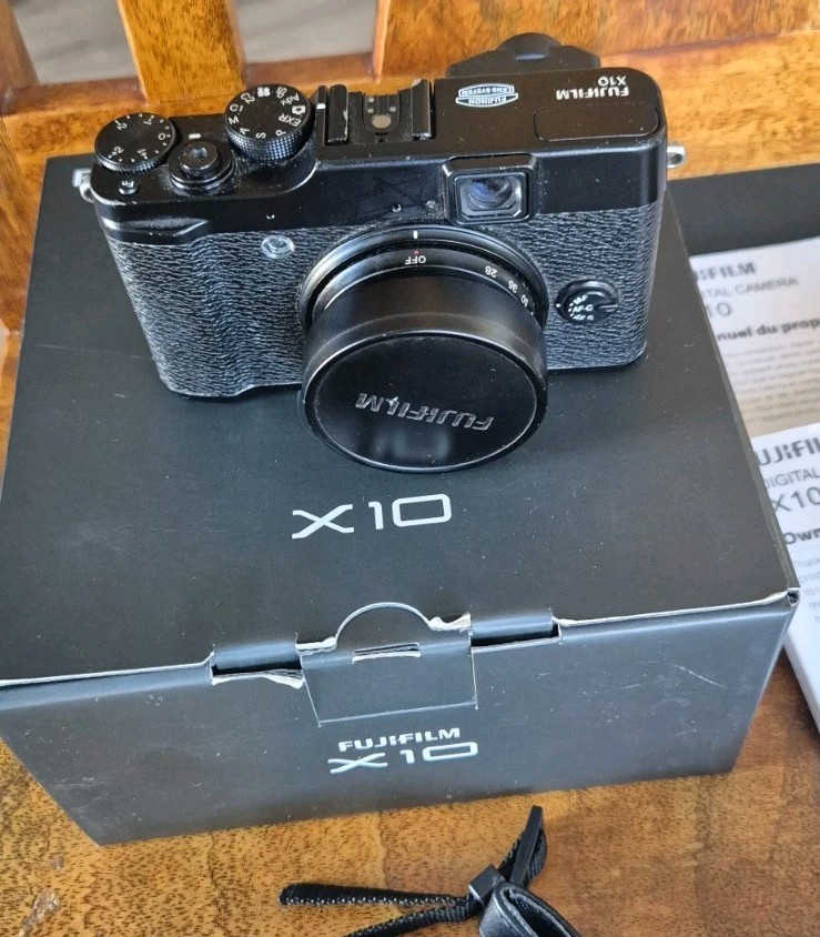 Fujifilm FinePix X Series X10 12.0MP Digital Camera - Black for