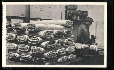 Postcard stack gep'ooide stucco, fabric bales 