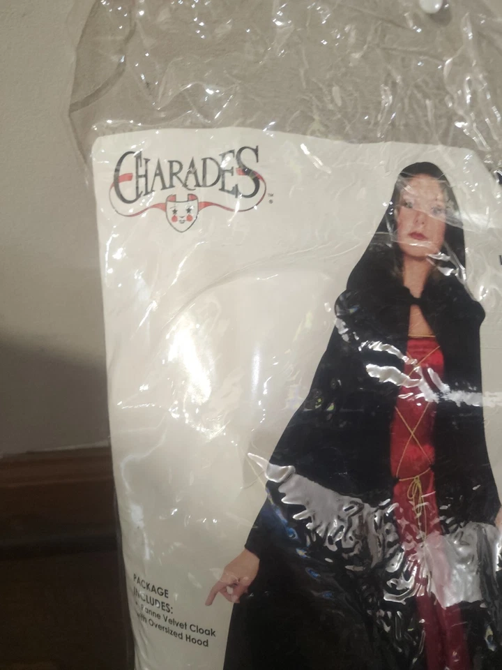 Hooded Cloak Crushed Panne - Black - Vampire Hocus Pocus - Costume - Adult - Image 3 of 4