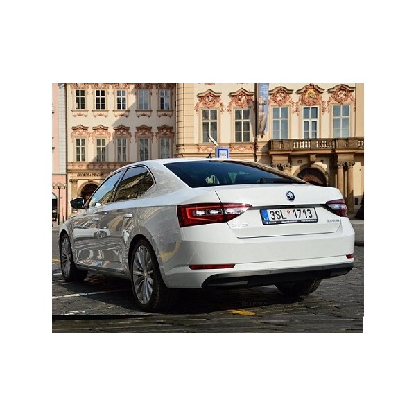 Attelage Skoda Superb 2015 Westfalia col de cygne pour éviter la surcharge du coffre
