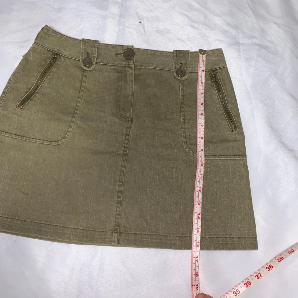 Context Women's 100% cotton miniskirt y2k skirt style size 6, front zip pockets. - Image 2 of 4