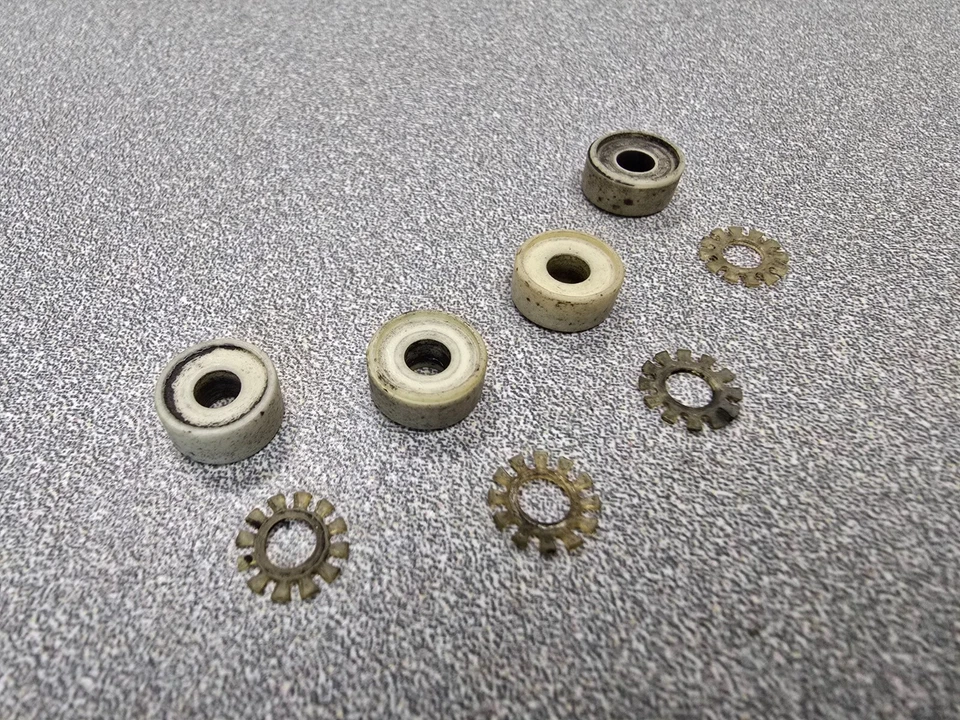 BONITOS RODILLOS GUÍA MARCO VENTANA ORIGINAL PORSCHE 914 914-6 8 PIEZAS CON ARANDELAS Foto 2 de 4