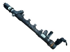 Distribuidor de combustible Volkswagen PASSAT B7 2013 moldura tubo de distribución 77kW