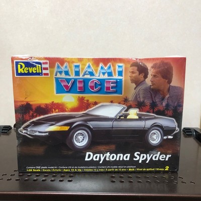 330 Unassembled Revell 1/24 MIAMI VICE REVEL MIAMI VICE DAYTONA SPIDER PLASTIC M