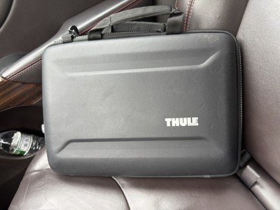 Thule Gauntlet hard shell laptop Messanger Bag Black shoulder strap MacBook Bag
