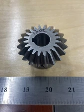 BOSTON 90 DEGREE MITER GEAR 10P 20 TEETH 5/8" BORE 3/16" KEY WAY-- NEW OLD STOCK