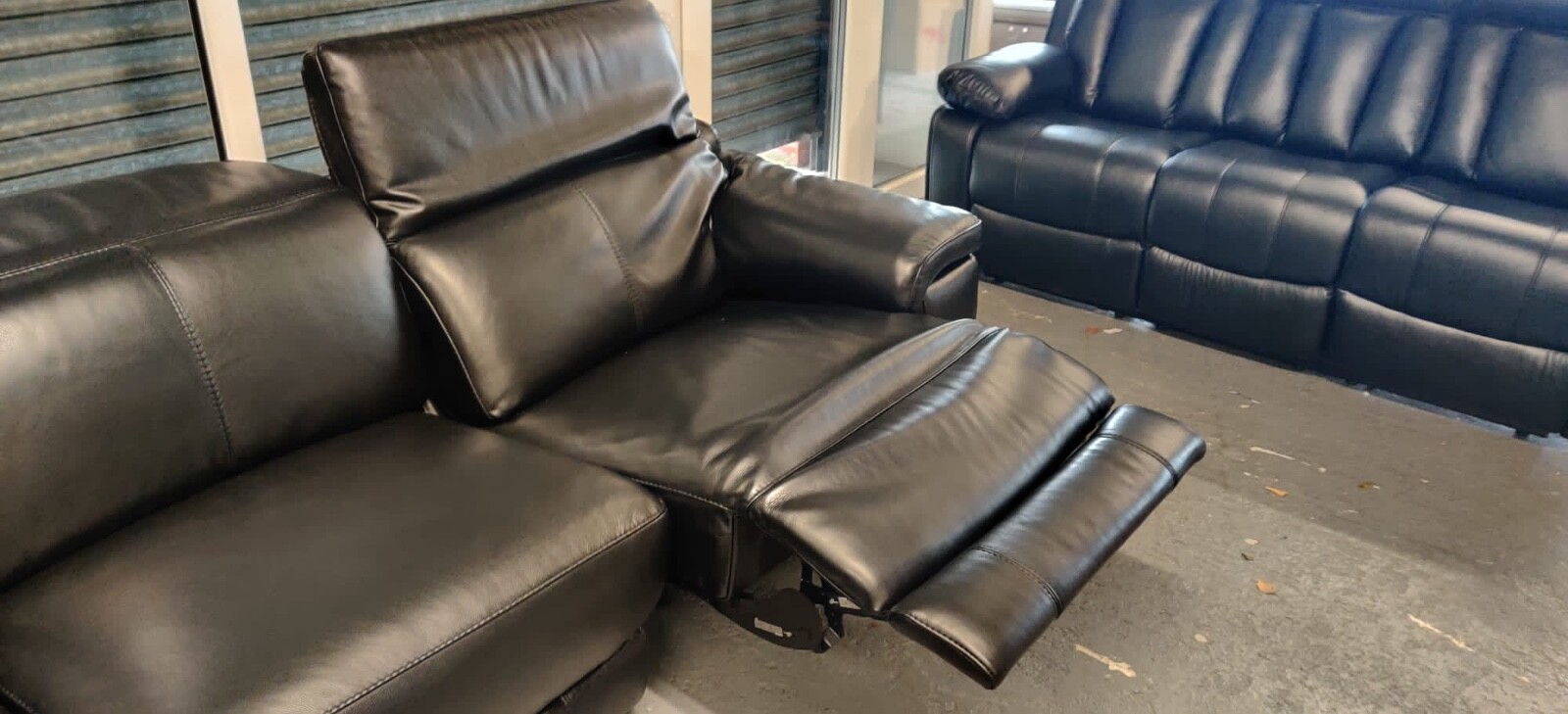 SOFOLOGY LAURENCE CORNER SOFA ELECTRIC POWER RECLINER HEADREST BLACK LEATHER 2C2 eBay