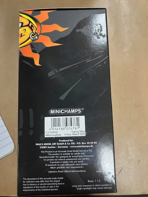 Valentino Rossi YZF M1 Minichamps 2004 Sitting No Sunglasses 80mmx160mmx100mm - Image 4 of 4