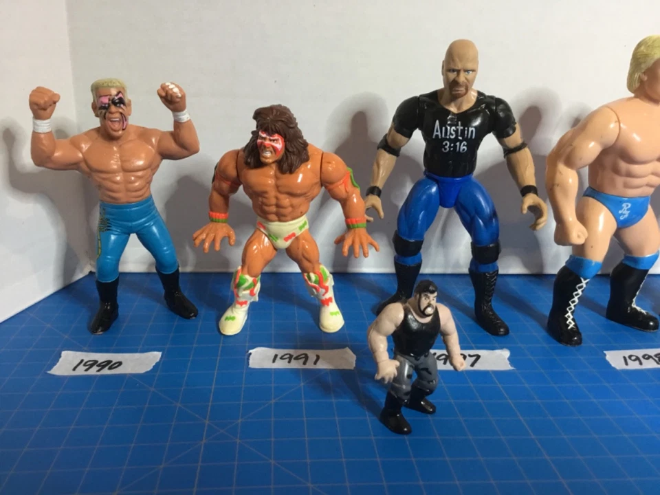 Lote de 7 figuras de acción de lucha libre vintage mixtas WCW Titan Sports y WWE de la década de 1990 Foto 2 de 4