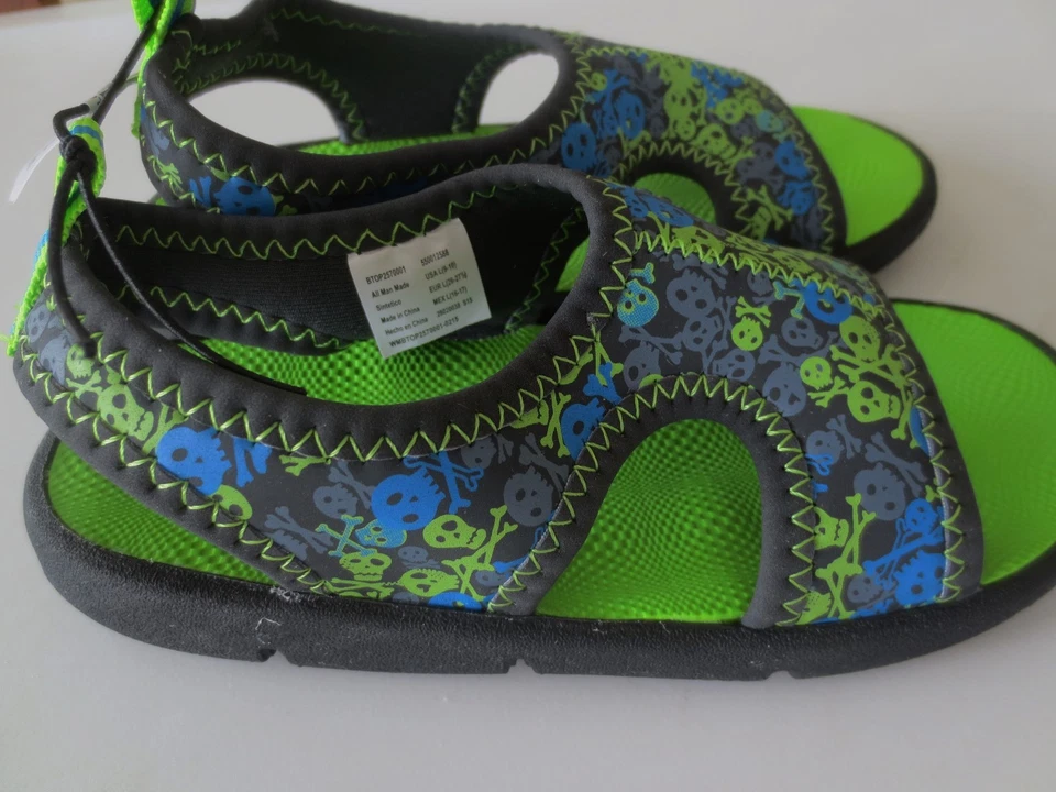 NUEVO Niño Niño Pequeño 18-24 meses *5/6* Chanclas Sandalias Natación Agua Zapatos Calaveras Foto 3 de 3