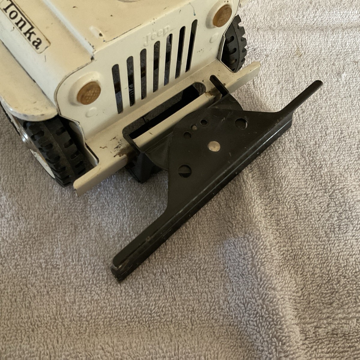 Vintage Tonka White Jeep AA Snowplow Wrecker Tow Truck Nice