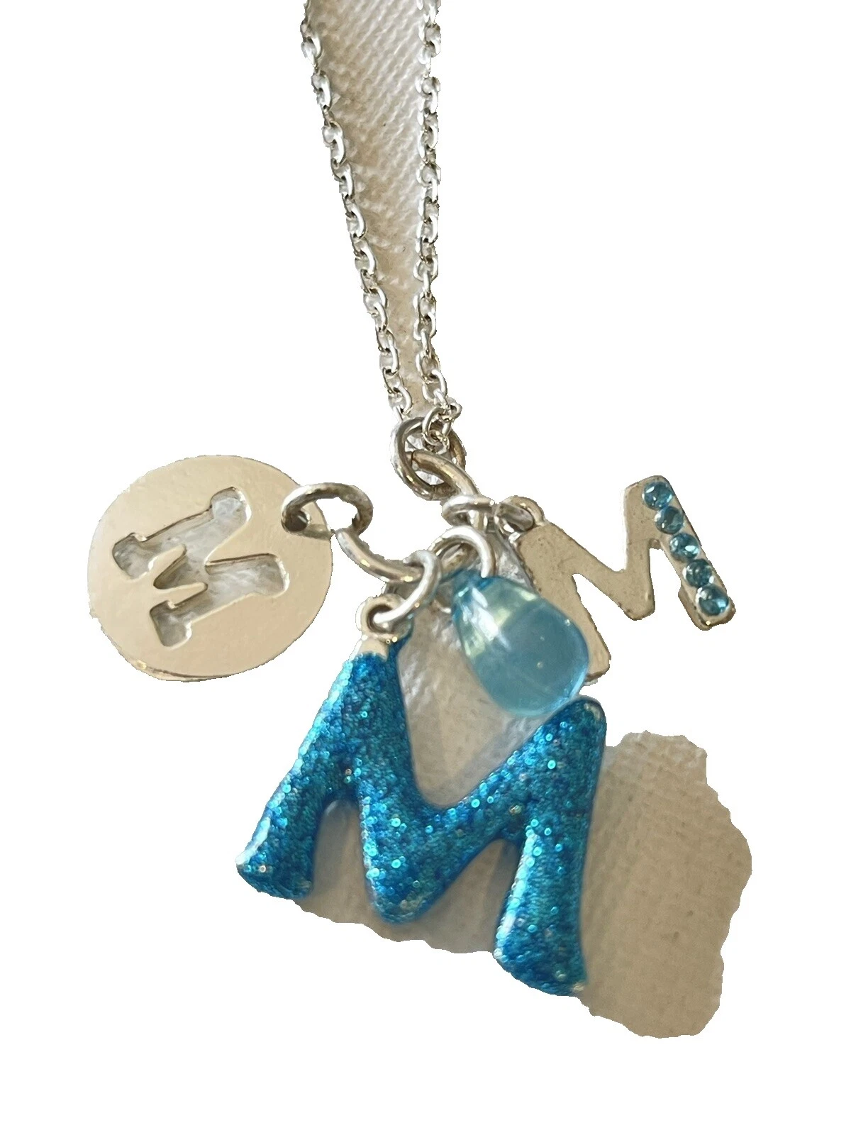 M & M Collares y colgantes De moda de plástico