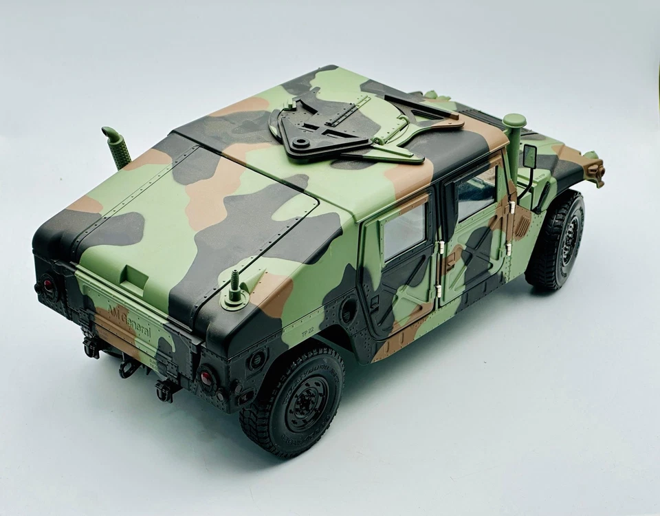 1:18 AM General Hummer -- Military Vehicle -- Exoto - Image 2 of 4