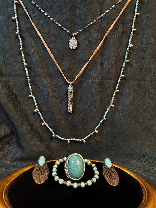 ✶Affordable Fashion✶ VINTAGE Costume TurquoiseJewelry Suite✶ Necklace TRANSFORMS