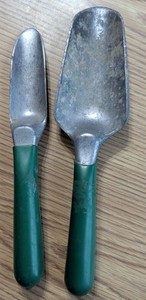 2 Vintage Allen Simpson Canada Aluminum Hand Held Garden Shovels Green Handle
