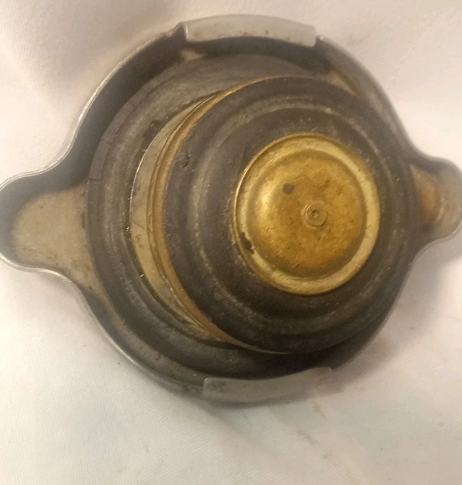 Ford Mustang GT 1979-1986 carrocería Fox nuevo en stock tapa radiador 13 lb vintage OEM Foto 4 de 4