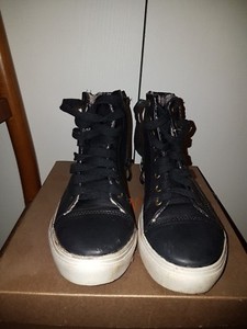 scarpe da ginnastica con borchie