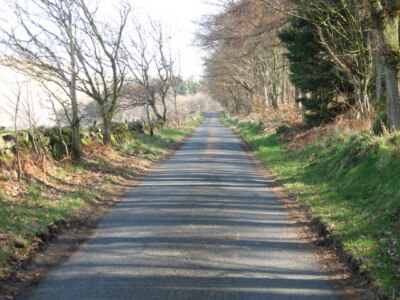 Foto 6x4 Geradeaus nach Ashiestiel Die Straße über dem Tweed ist erreichbar um 2009