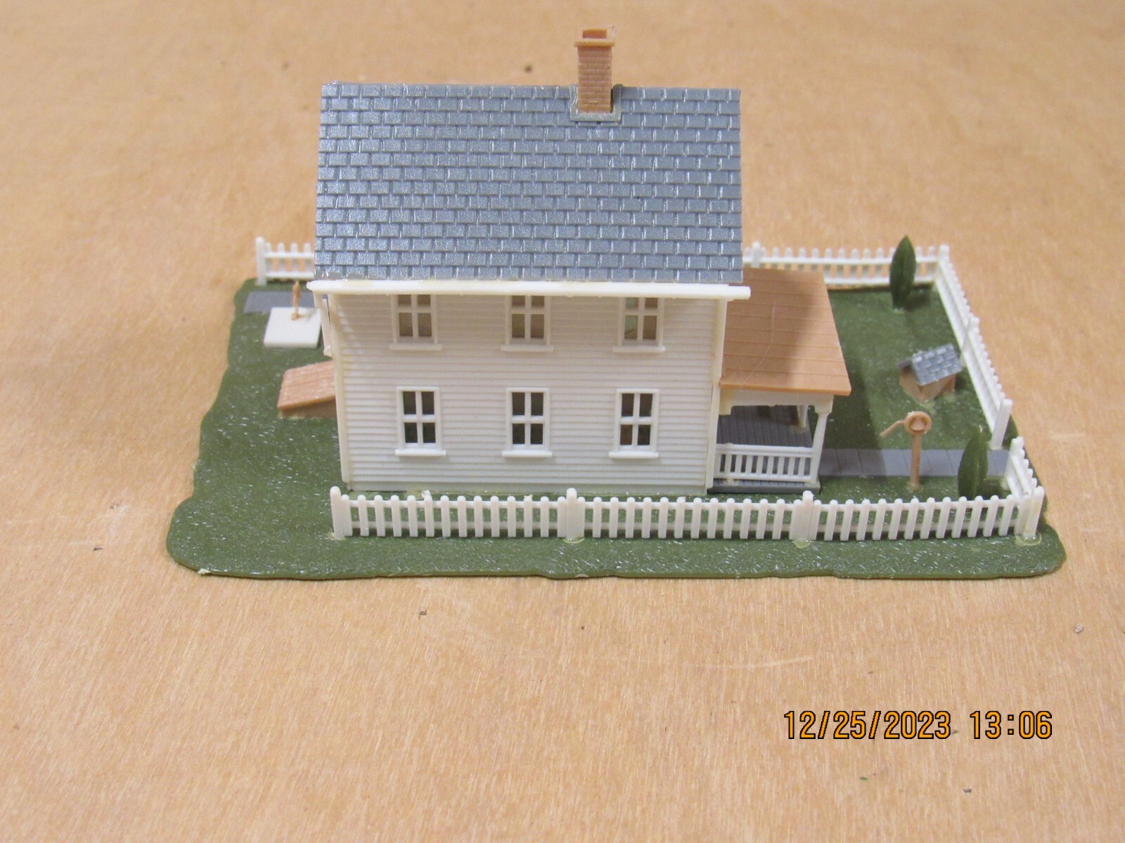 A.H.M. N Scale Farm House Model N5892 eBay