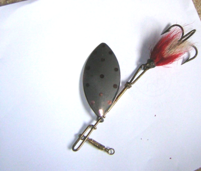 Leurre Pflueger Muskill Vintage – Spinnerbait Noir Plume Blanche – Fabriqué USA