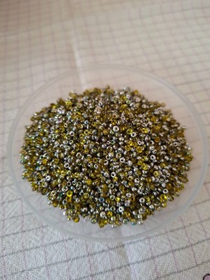 53...Perlen Rocailles  Preciosa Glas Perlen Tschechische Perlen 2 mm. 25 g