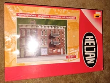 Heljan HO Scale Station Drug Store New Vintage