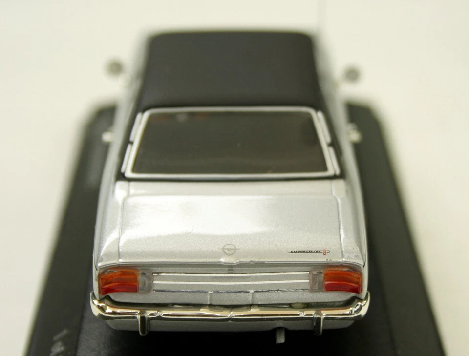 Opel Commodore A Limousine Bj. 1967-1971, Silbermet Minichamps-Modell M.1:43 - Immagine 3 di 4