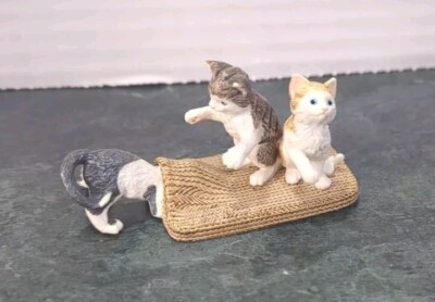 Schleich Farm World 3 Kittens Playing Rug Cat Figure 2010 Retired Toy Cat